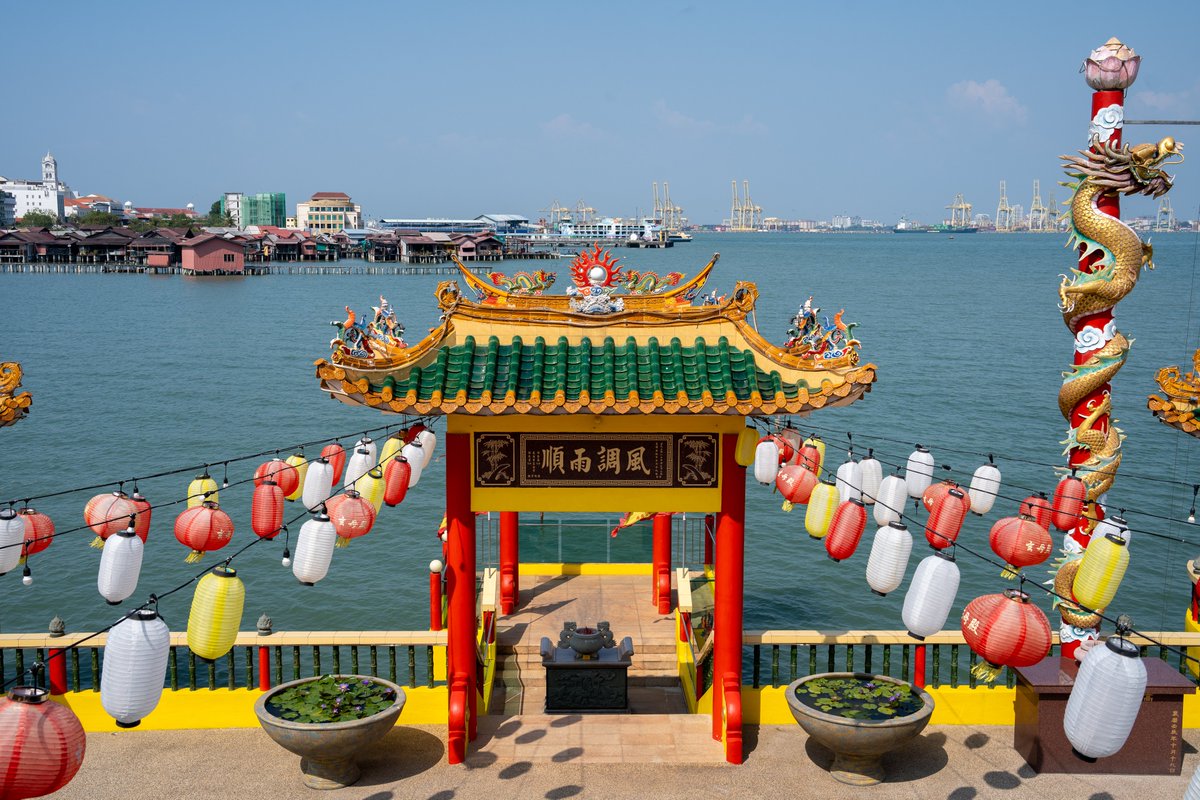 thailand-becausewecan.picfair.com/pics/019701408… The Chinese Temple Hean Boo Thean Kuan Yin Temple of Chew Jetty in Georgetown on the island of Enang in Malaysia Southeast Asia Picfair Stock Photo Self Promotion #Malaysia #georgetown #penang #photography #Travel #travelphotography #PhotographyIsArt