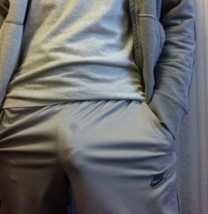 Dimdik oldu yine. İçini görmek istermisin🔥👅🫦