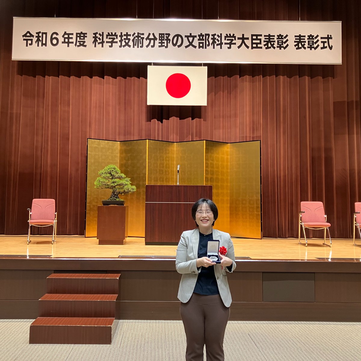 本日、若手科学者賞を受賞させていただきました。支えて下さった皆さんに感謝いたします。同期大集合という感じで、先生方のご活躍も知れて嬉しかったです。良い成果が出せるように精進いたします。