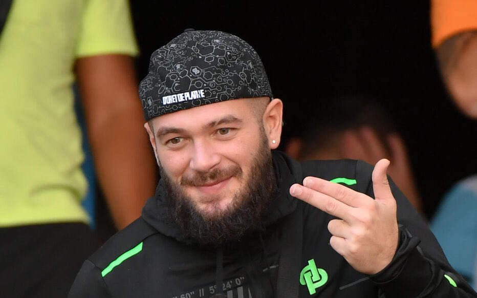 RapFrActus's tweet photo. UNE LÉGENDE DU RAP FRANÇAIS : MONSIEUR JUL 👑

Il n’y a que lui pour remplir le STADE DE FRANCE et le VÉLODROME en moins de 1 heure 😱

Respect 🫡 https://t.co/bnJO9fLYP4