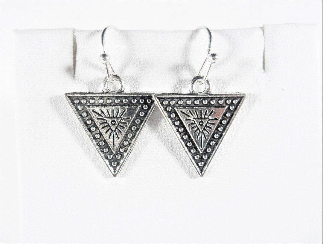 These cute inverted triangle earrings are made of antique silver and hang 1 inch on silver plate ear wires. They are adorable for any age girl or woman. buff.ly/49VcfFf  #salejewelry #NewMexico #etsyshop #shopsmall #wiseshopper