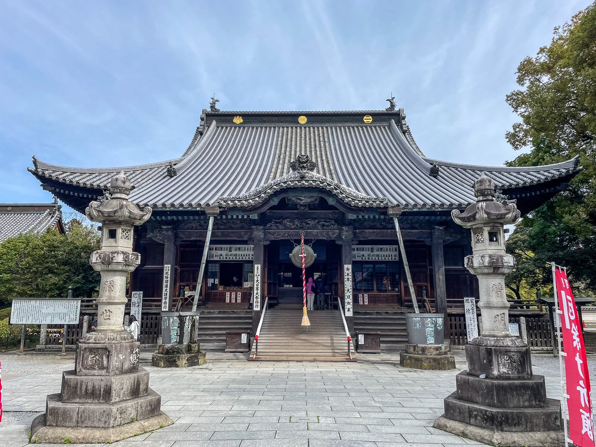 sunnonkai_tw's tweet photo. 足利氏館（鑁阿寺、栃木県足利市）
4月7日、桜🌸は満開でした。
中世の方形居館跡。日本100名城の一つです。真ん中には巨大な銀杏の木があります。枝垂れ桜も見事。無料駐車場あり。見学30分。
#城 #栃木県 #足利市 #足利氏館 #鑁阿寺 #桜 #cherryblossom https://t.co/Msq1tNaIXN