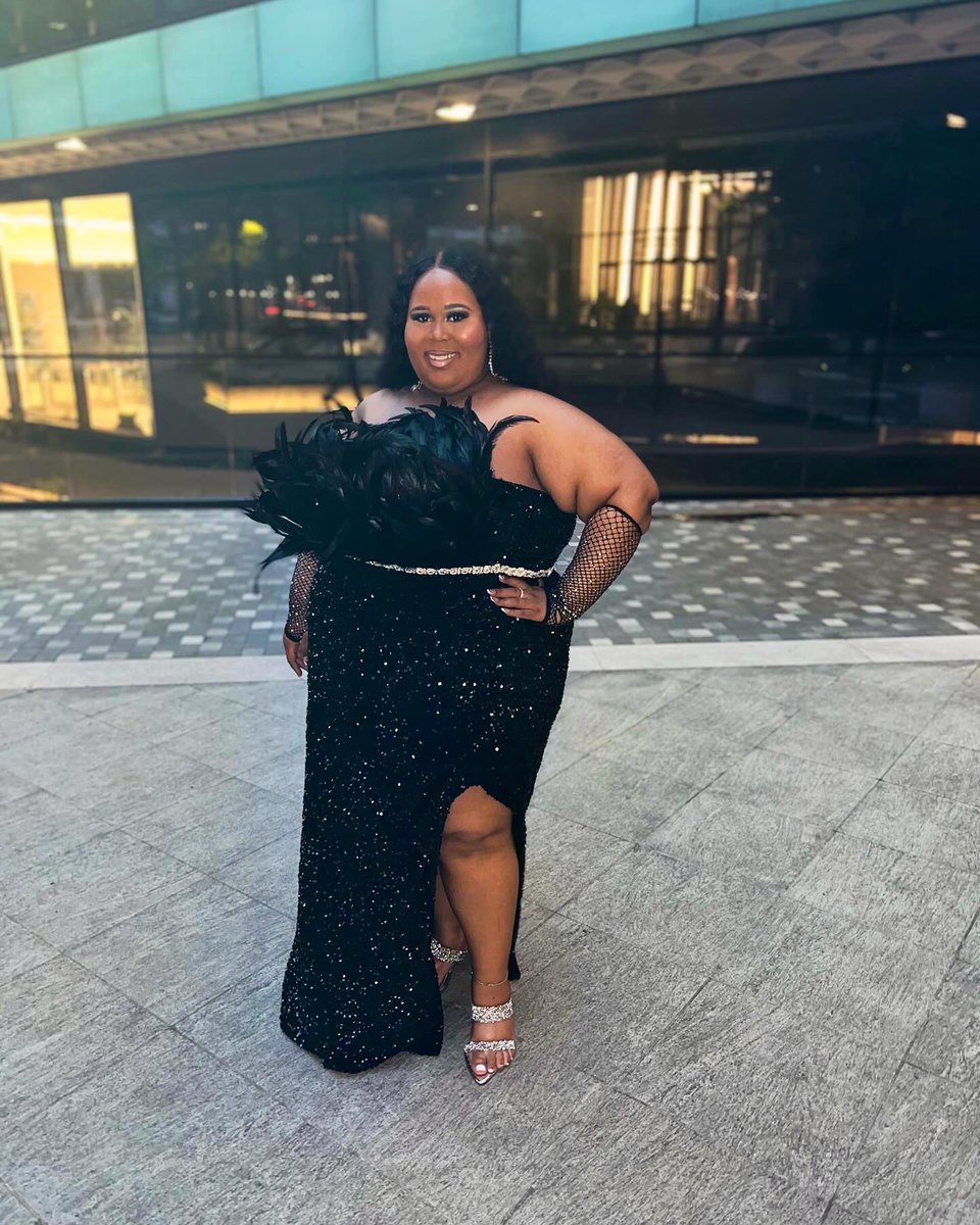 jan_monae's tweet photo. Expensive chick by design✨  
Twenty Fine will be iconic
#plussizefashion #curvy #fashionblogger #dcblogger #WashingtonDC https://t.co/RQU55sM4A4