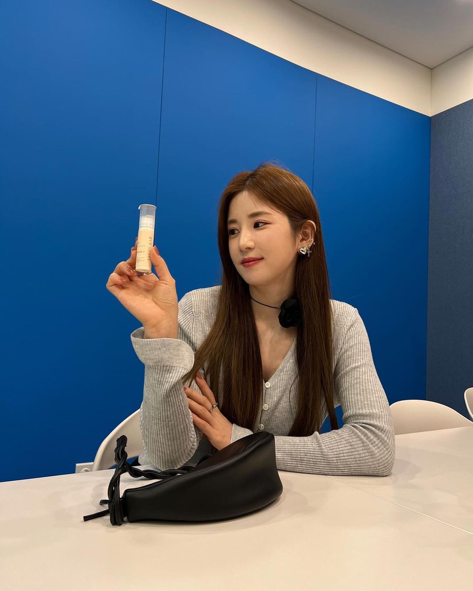 21pandarapark05's tweet photo. [mulgokizary 041724 IG update]

비타민 매일매일 잘 챙겨먹기!!!💊 #wannalab #리즈랩 #leedslab #리즈랩바이알이뮨비타민

#Apink #에이핑크 #Chorong #박초롱 #초롱 @Apink_2011 https://t.co/leMEnSVLnZ