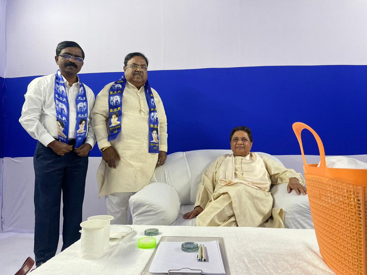 bsp_prabhakar's tweet photo. అంతేకాకుండా. 18వ లోక్ సభకు జరుగుతున్న ఎన్నికల్లో నాగర్ కర్నూల్  స్థానం నుండి BSP అభ్యర్థిగా మాయావతి గారిచే ప్రకటించబడిన సందర్భంగా Dr. మంద జగన్నాథ్ గారికి శుభాకాంక్షలు. https://t.co/qLnNQ3Lp72