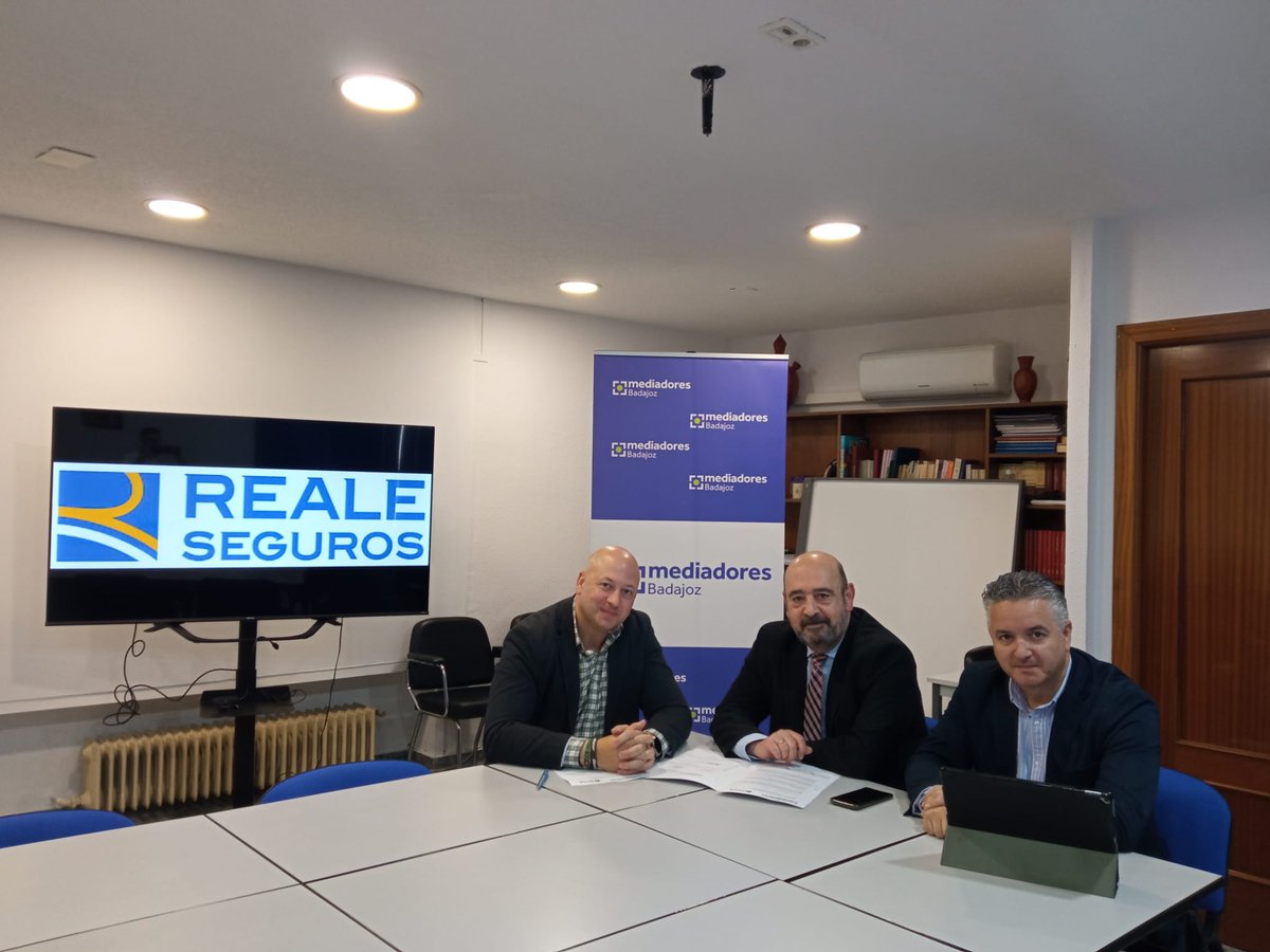 Reale Seguros renueva protocolo de colaboración con el Colegio de Badajoz. colegiomediadoresbadajoz.es/reale-seguros-…