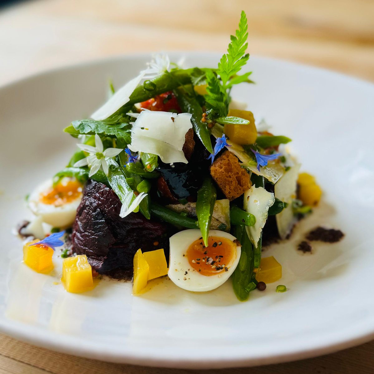 pipeandglass's tweet photo. New on the menu - salt baked beetroot Niçoise, black olive tapenade, pickled golden betroot, quail egg, Jersey Royals, Yorkshire Pecorino.
#onthemenu #saltbaked #beetroot #nicoise #niçoisesalad #jerseyroyals #quaileggs #yorkshirepecorino #tapenade #deliciousfood #goldenbeets https://t.co/5JS3oO6ltB