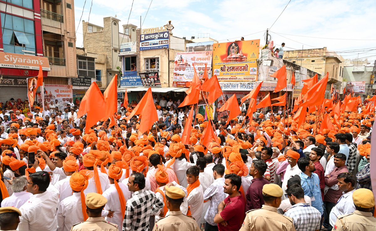 मुख्यमंत्री श्री @BhajanlalBjp ने आज 'श्री राम नवमी' के पुण्य उपलक्ष्य पर चूरू लोकसभा क्षेत्र के सरदारशहर में निकाली गई भव्य व विशाल शोभा यात्रा में सम्मलित हुए और प्रदेशवासियों की सुख, समृद्ध और खुशहाल की कामना की।