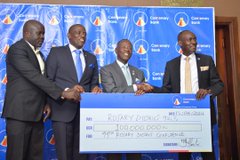 4mskaira's tweet photo. Yesterday at Speke Resort Munyonyo, Centenary Bank 's ED Joseph Balikuddembe and Rotary District Governor Edward Kakembo launched the 99th Rotary District Conference. Centenary Bank donated UGX 100M towards the event.
#RotaryConference #CentenaryBankSupport #99ThDISCON #99thDCA https://t.co/m789dAygJU