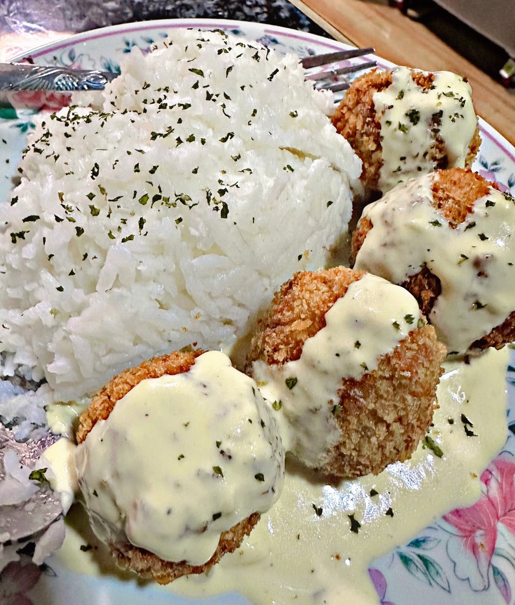 Jenilaughlin's tweet photo. My Chicken Cordon Bleu balls. Ang sarap! 😭🤭🥰 https://t.co/yJoi6gXibr