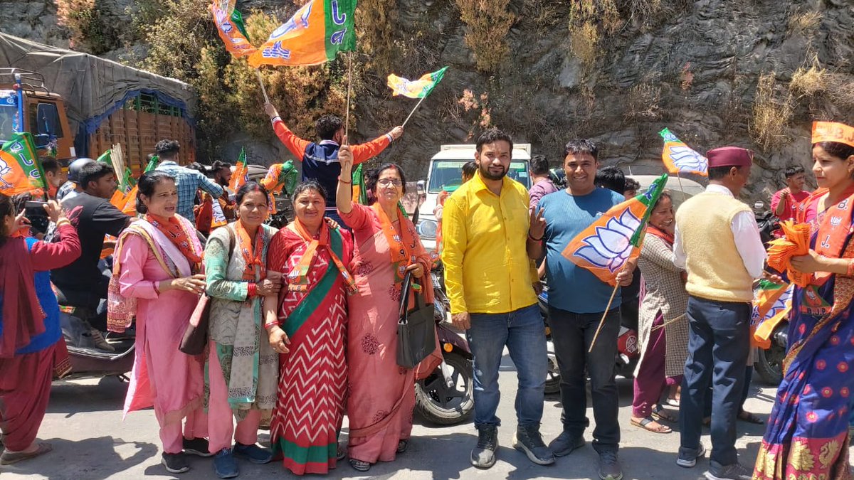 चुनाव प्रचार के अंतिम दिन सभी कस्बों और बाजारों में कार्यकर्ताओं द्वारा प्रचार का समय पूर्ण होने से पहले तक जोश और उत्साह के साथ प्रचार और जनसंपर्क। #AbkiBaar400Paar #PhirEkBaarModiSarkar #viksituttrakhandviksitgarhwal