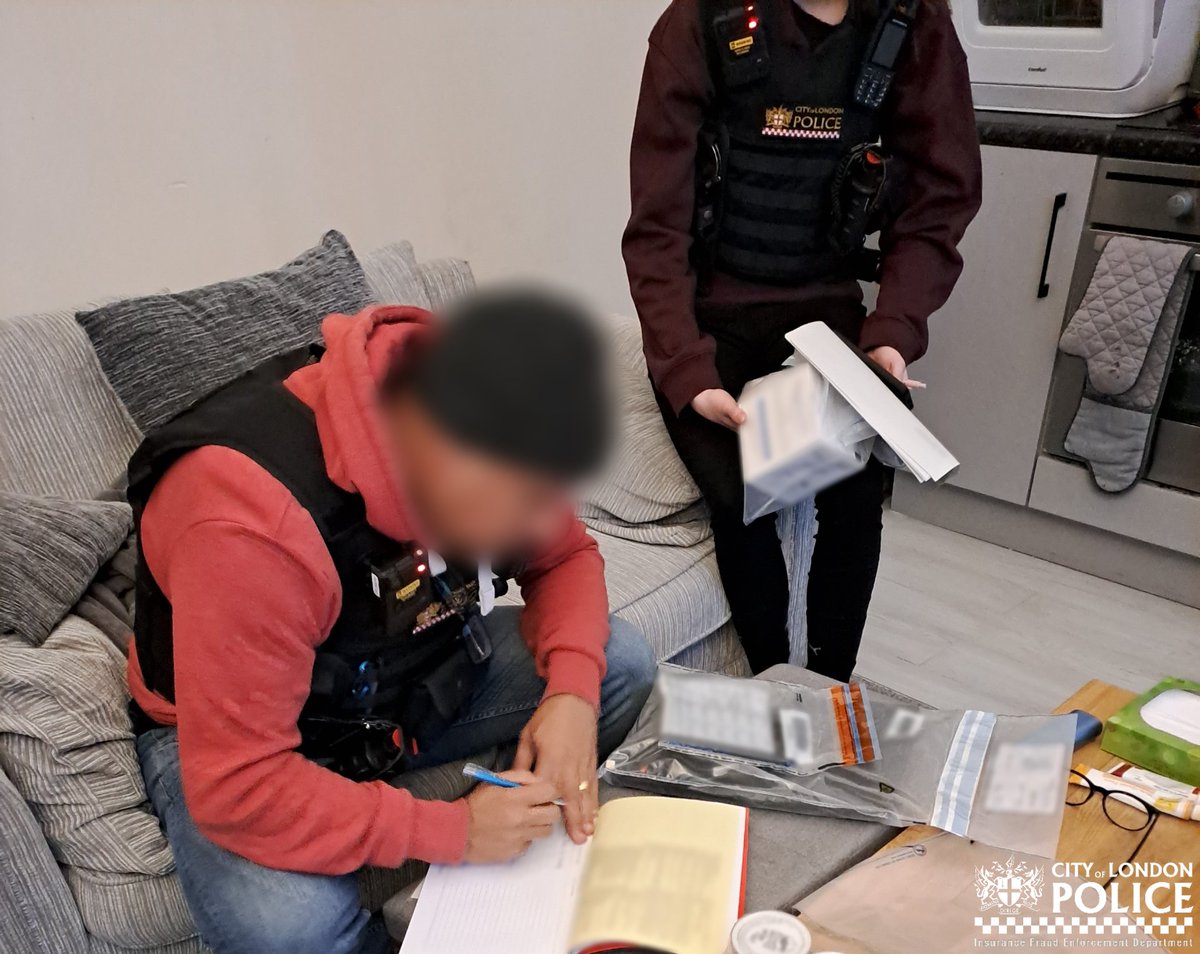 One of our detectives busy at work during a search warrant in Newark yesterday. 👮 The warrant was executed as part of an investigation into suspected fraudulent dental insurance claims and resulted in a man being arrested on suspicion of fraud by false representation.
