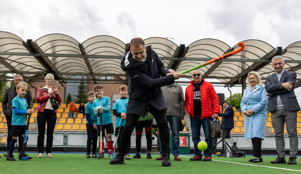 Wczoraj Minister Sportu i Turystyki, @SlawomirNitras Nitras, uczestniczył w serii spotkań w województwie śląskim, w których obok samorządowców, przedstawicieli lokalnych klubów sportowych, zawodników i trenerów, brali udział działacze zaangażowani w lokalny rozwój sportu. 👉W…