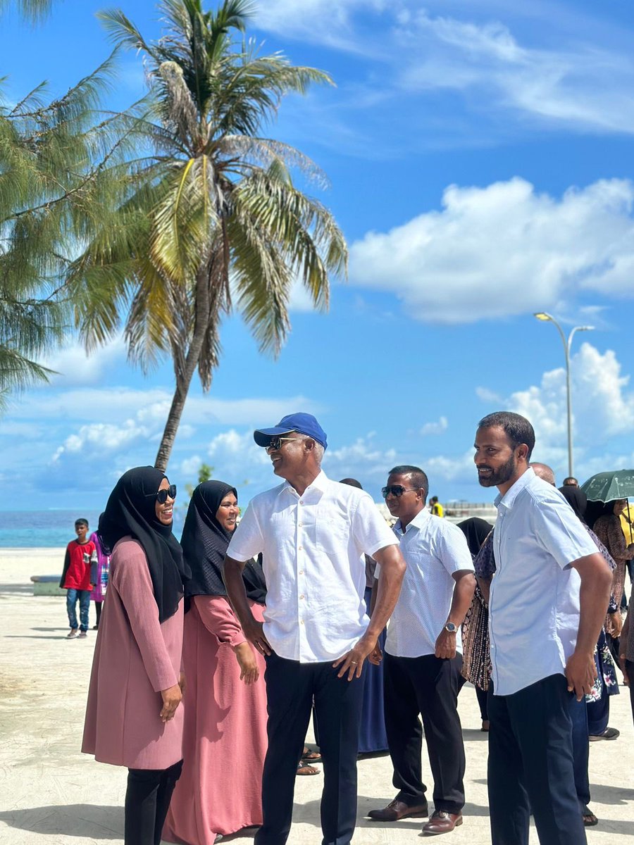 ShahuuRiza's tweet photo. މަޖިލިސް20 ހއ.އިހަވަންދޫ ދާއިރާއަށް ވާދަކުރައްވާ އެމްޑީޕީގެ ކެންޑިޑޭޓް @MoamedArif ގެ ކެންޕެއިނަށް ރައީސް @ibusolih ހއ.އިހަވަންދޫއަށް ވަޑައިގަންނަވައިފި.

މިސްރާބު ހަމަ މަގަށް އެޅުވުމަށް ހއ.އިހަވަންދޫ ދާއިރާއަށް ވާދަކުރައްވާ އެމްޑީޕީގެ ކެންޑިޑޭޓް މުޙައްމަދު ޢާރިފް   1⃣ ✅ އަށް ވޯޓް ދެއްވާ!  ⚖️ 

  #VoteMDP
  #MisraabuHamaMagah