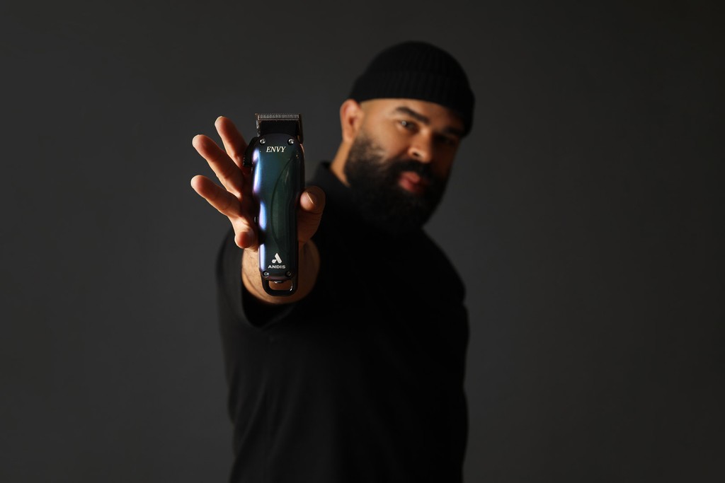 We're delighted to announce the Andis® Envy® Li clipper and Slimline® Pro trimmer in new Limited Edition Galaxy colourway! Available individually and as a combo kit, this new line is available now in the UK from SPUK or l8r.it/7Nhw l8r.it/9lVx☝️#andisuk