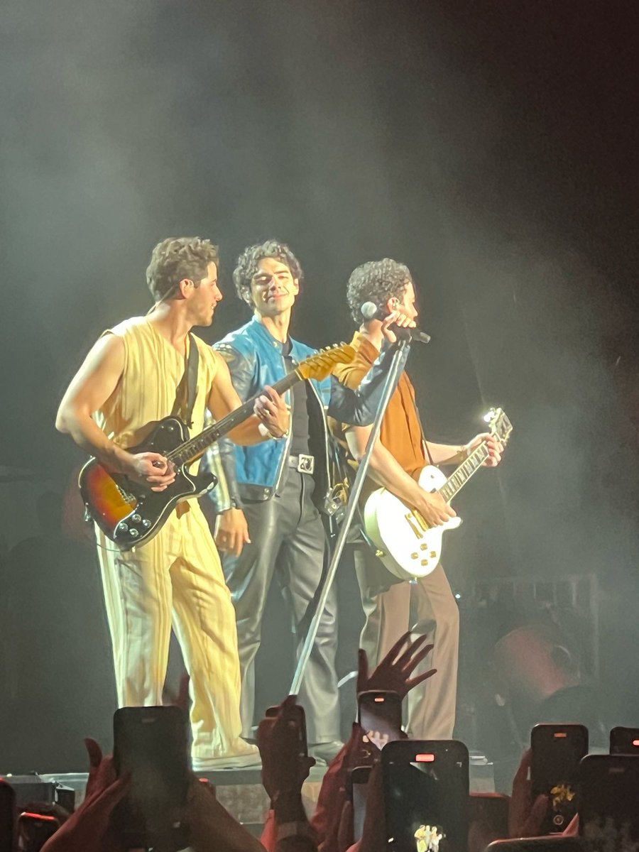 wejustfly's tweet image. Que noite! Que experiência inexplicável! 14 anos de amor e admiração. Valeu a pena esperar. Foi lindo! Obrigada, Jonas Brothers ❤️🇧🇷