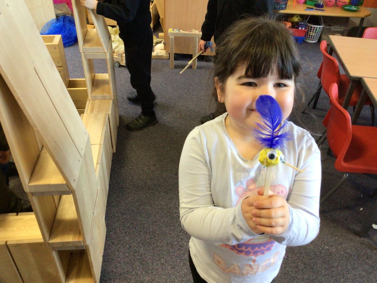 WoodlandsPrim1's tweet image. A visit and play in P1. We were learning about money in the shop, how to squeeze the plasticine into various shapes and models, we found  out where all the toys are. Then when we heard the tidy up song, everyone helped to put things back in the correct place.  #schooltransition