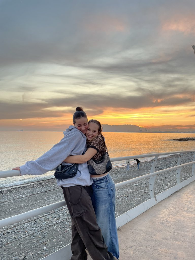carkashhh's tweet photo. Holii somos 2chicas q estudiamos en malaga en el ejido, tenemos un pisazoo para el año q viene con 2 terrazas al lado de la uni precioso🌷, buscamos compañer@ con el q estemos agusto 💞💞💞💘💖
Si te interesa diiinos x ig a @carl0pulgar o @paulaverduu 
(se agradece diffusioon) https://t.co/1p4QKkEQpL