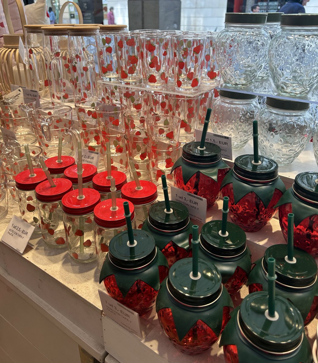 AvoKrys's tweet photo. La nueva colección de fresitas del Tiger es preciosa ✨🍓✨🍓✨🍓✨🍓✨🍓 https://t.co/3SQV4axwX2