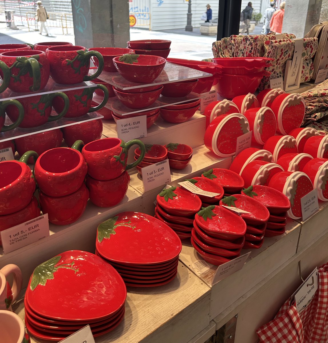AvoKrys's tweet photo. La nueva colección de fresitas del Tiger es preciosa ✨🍓✨🍓✨🍓✨🍓✨🍓 https://t.co/3SQV4axwX2