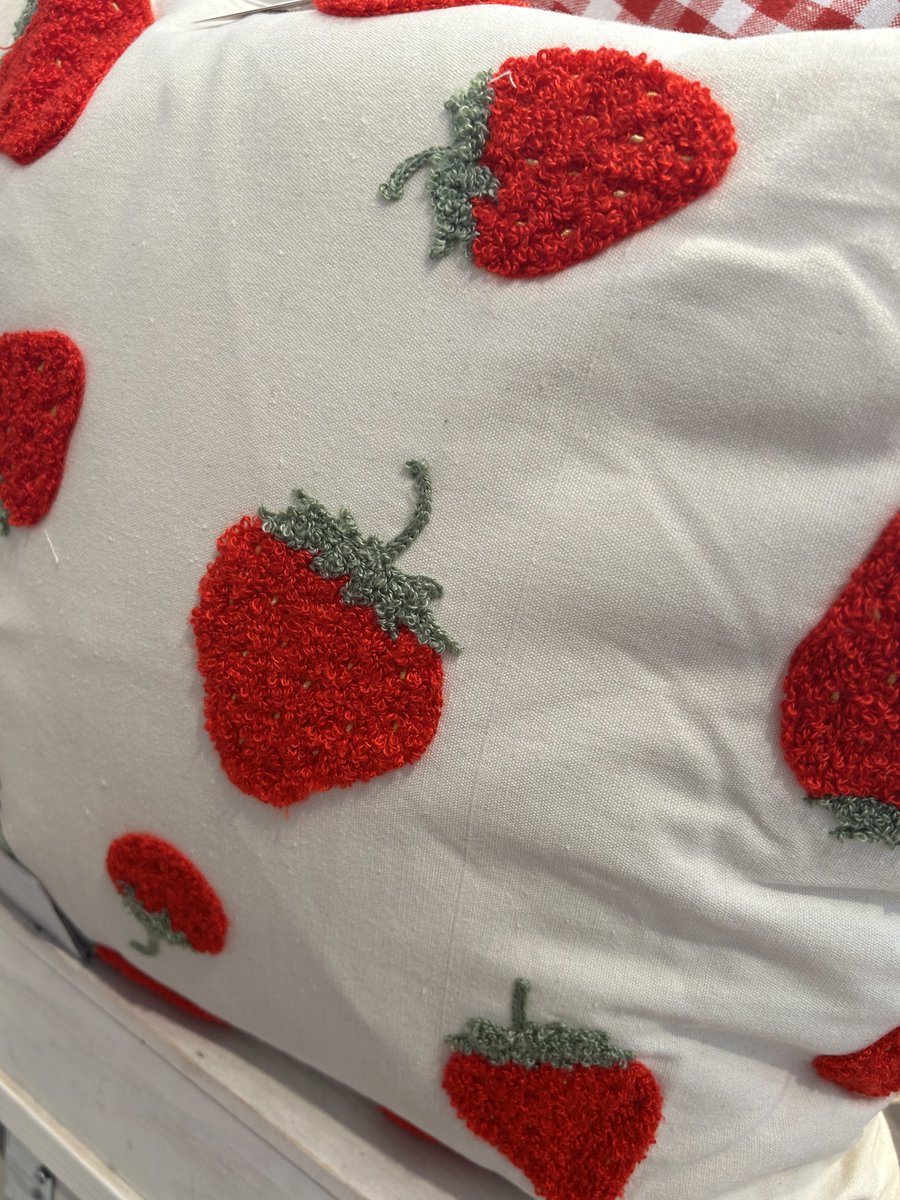 AvoKrys's tweet photo. La nueva colección de fresitas del Tiger es preciosa ✨🍓✨🍓✨🍓✨🍓✨🍓 https://t.co/3SQV4axwX2