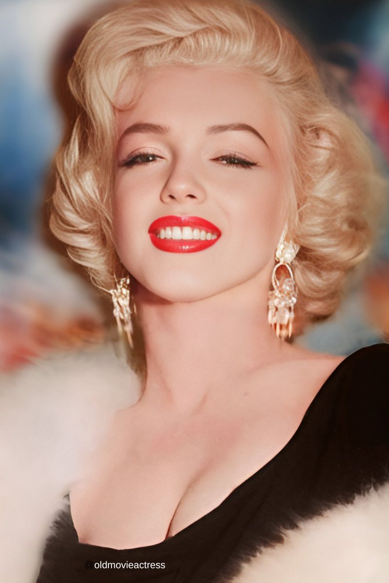 Iconic Elegance: Marilyn Monroe's Timeless Beauty Captured bit.ly/3Vxxnxz
