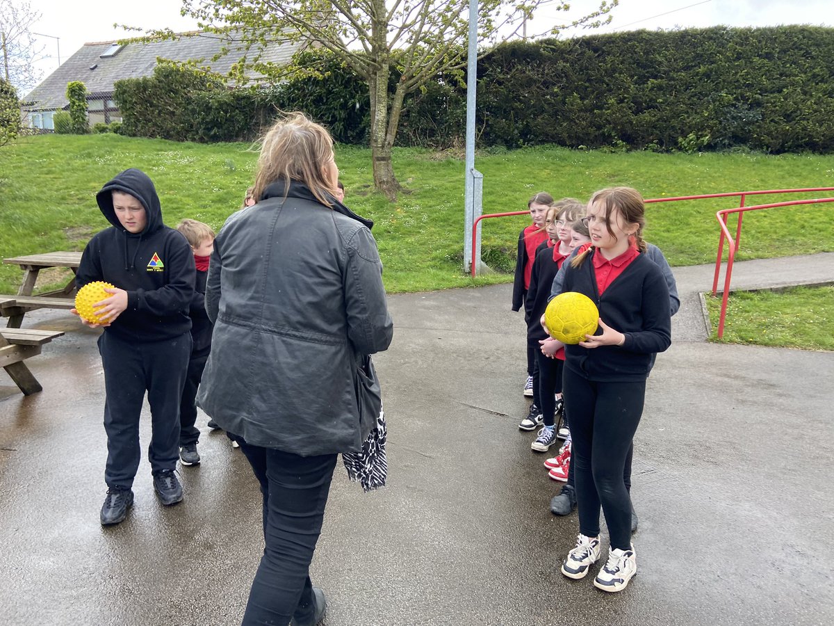 MrsSarahThomas1's tweet photo. Criw Cymraeg and Playmakers are learning some Welsh playground games with Mrs Jones @MaesYMynydd https://t.co/k1yy0sl6hZ