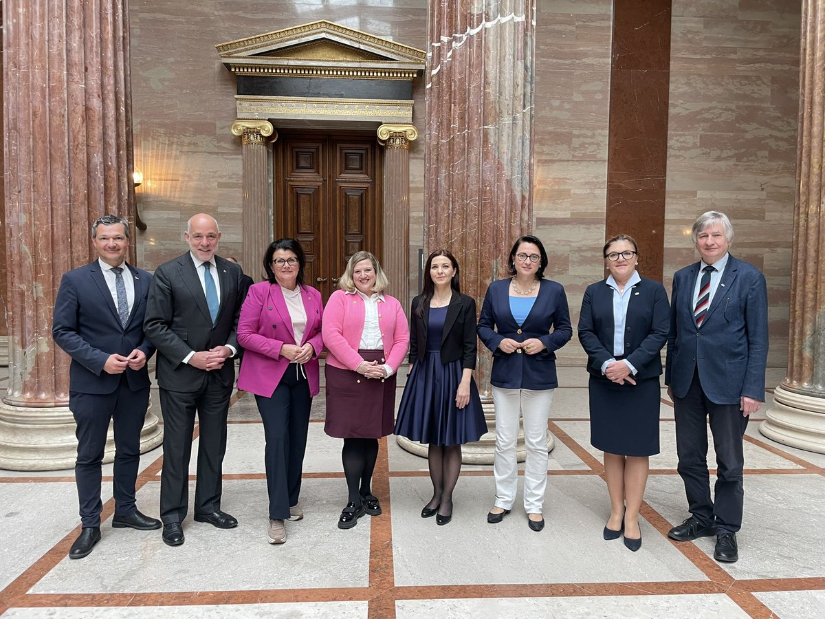 IsraelinAustria's tweet image. Israels Nationale Koordinatorin zur Bekämpfung des Menschenhandels Dina Dominitz hat heute Israels umfassende #antitrafficking und Opferschutz-Maßnahmen im @OeParl im Austausch mit Nationalratsabgeordneten vorgestellt. Dabei wurden auch Ideen zur 🇮🇱🇦🇹 Zusammenarbeit bestärkt. 1/2