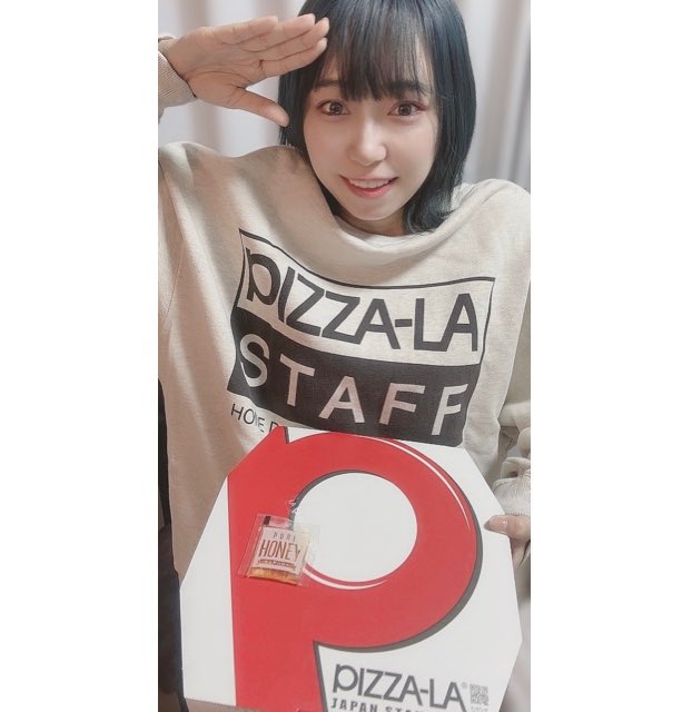 Aikyan_'s tweet photo. 今日はやっぱり！
ピザーラのピザだよねっ🍕⚓️ https://t.co/t27dLiaK2H