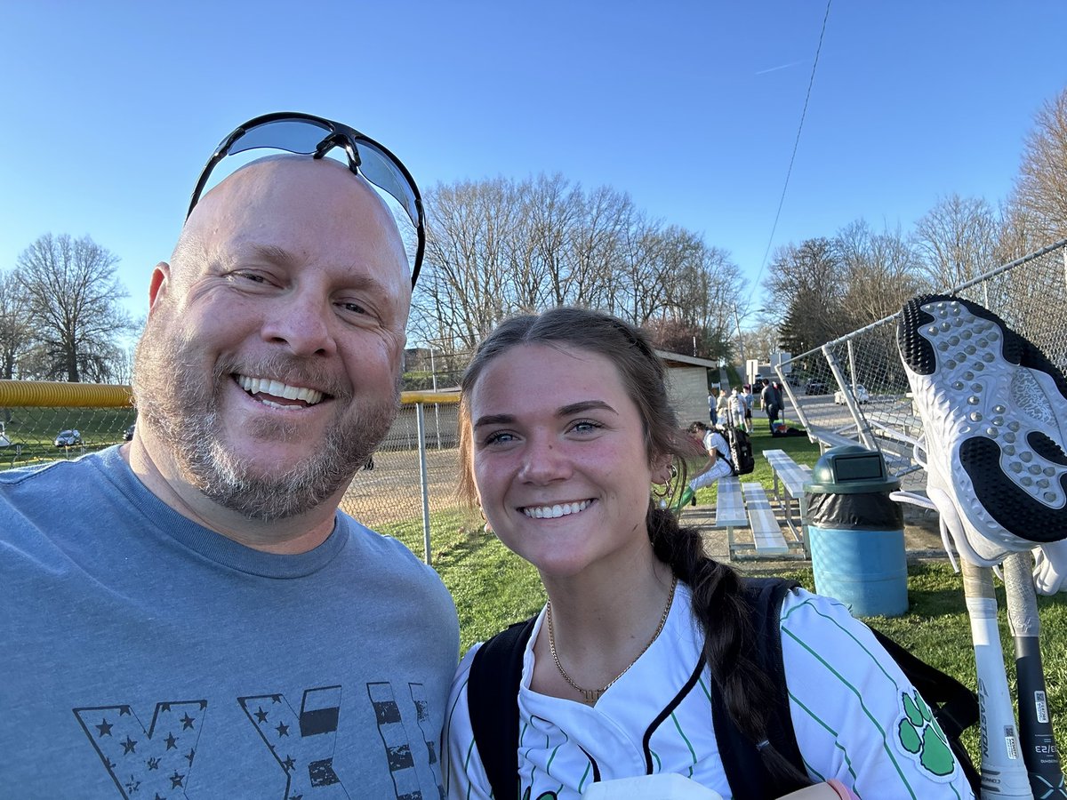 Thankful for some sunny weather to get out and see my girls playing ball. <a href="/KatieGa05931021/">Katie Gardner</a> <a href="/LLeichliter8/">Lilly Leichliter</a> &amp; Taryne Drilak.