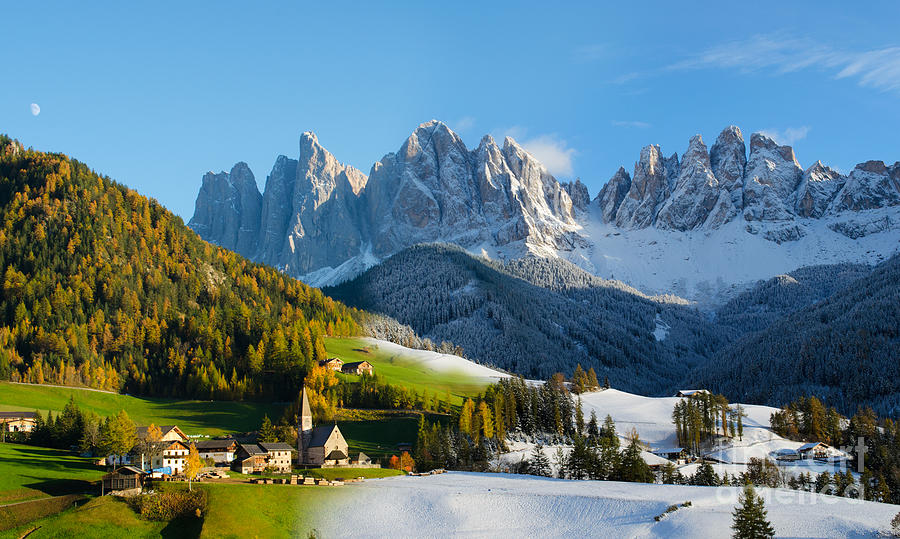 CornoToro's tweet photo. @JamesLucasIT Change of the seasons in Val di Funes by @iPics_Photo https://t.co/jMm5QhEVMr