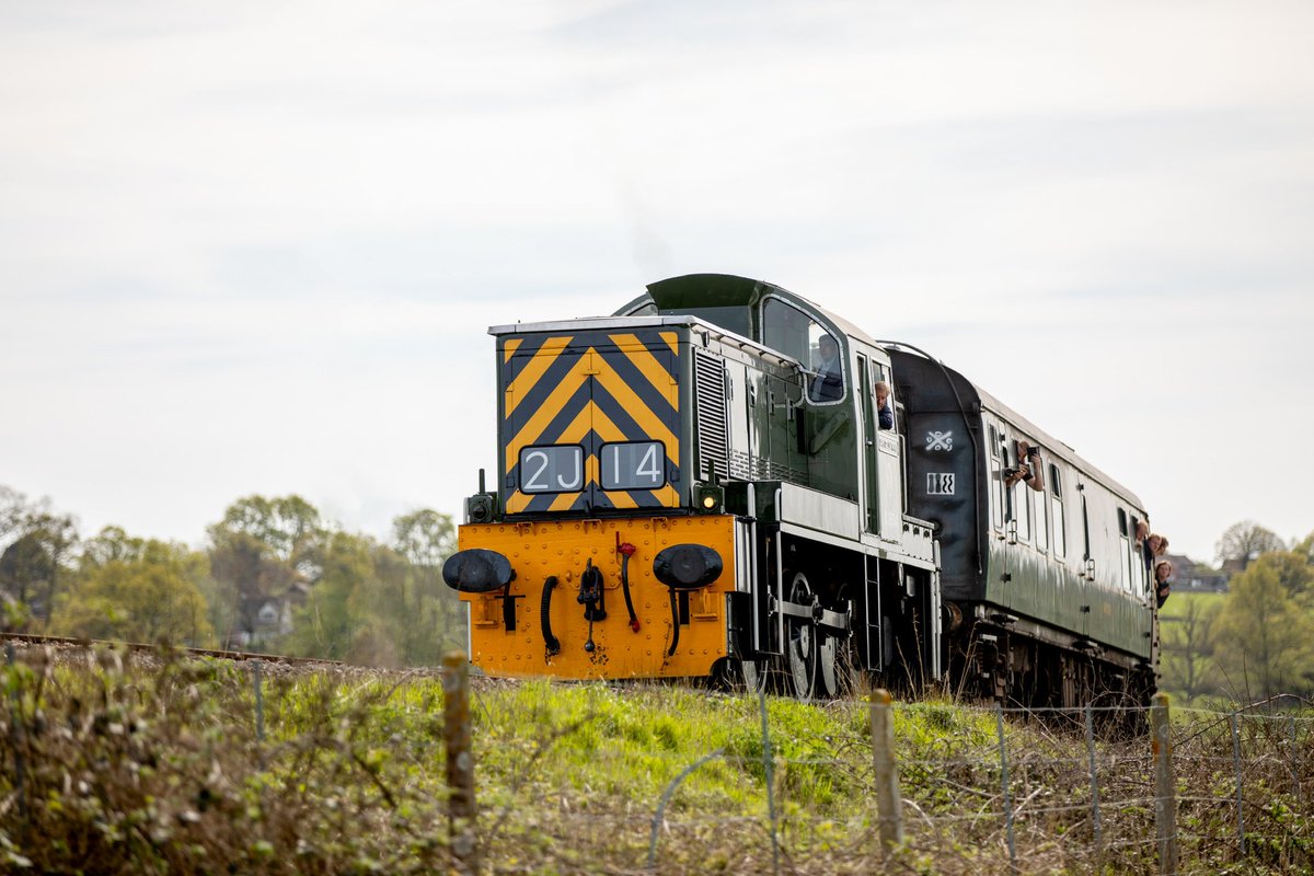 The first set of photos edited from last weekend’s @KandESRailway diesel gala! First time seeing the Class 14 on the line and the sunshine couldn’t have picked a better weekend! 🤩 #Class14 #KESR