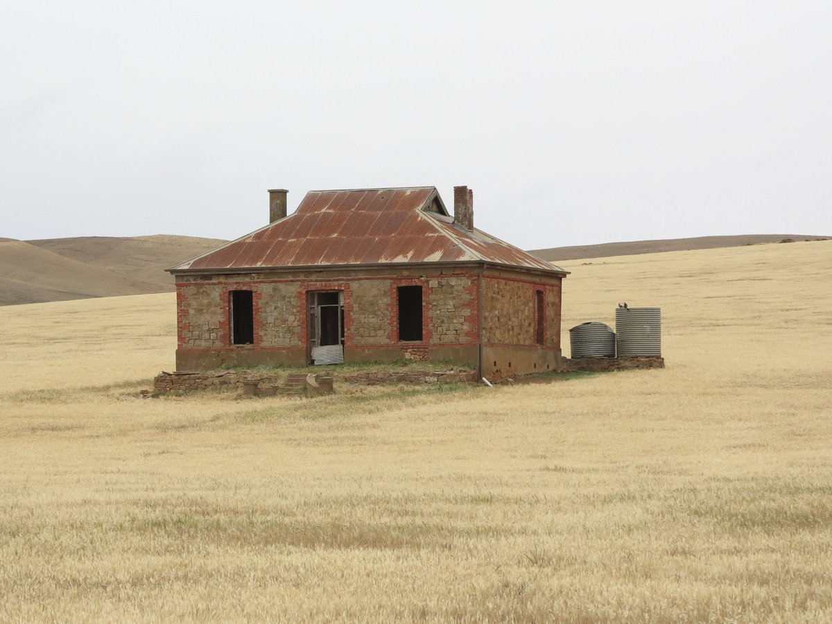 Here's a 2018 photo of the ruined house at Burra, SA, that features on the cover of Midnight Oil's Diesel and Dust album. I took this from the trackbed of the abandoned broad gauge Peterborough railway which was in use until the late '80s. @trainsongsbook google.com.au/maps/@-33.6395…