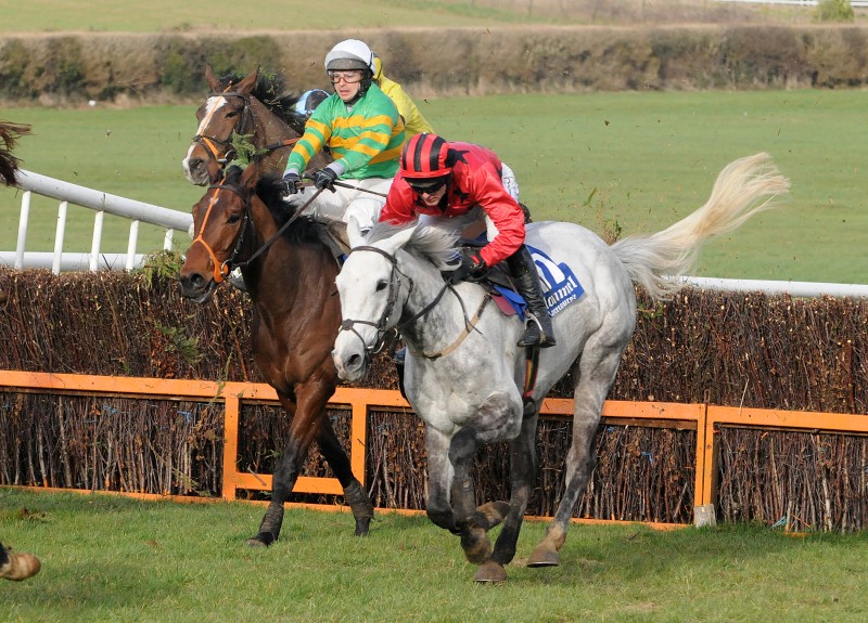 Join us @ClonmelR this Thurs April 18th for the Suir Blueway Steeplechase. First Race 4.00pm.