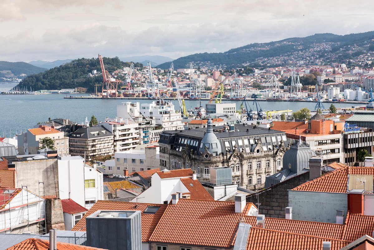 Somos 3️⃣0️⃣0️⃣.9️⃣9️⃣7️⃣ habitantes en Vigo‼️

🌆 La mayor ciudad de Galicia y una de las grandes de España.