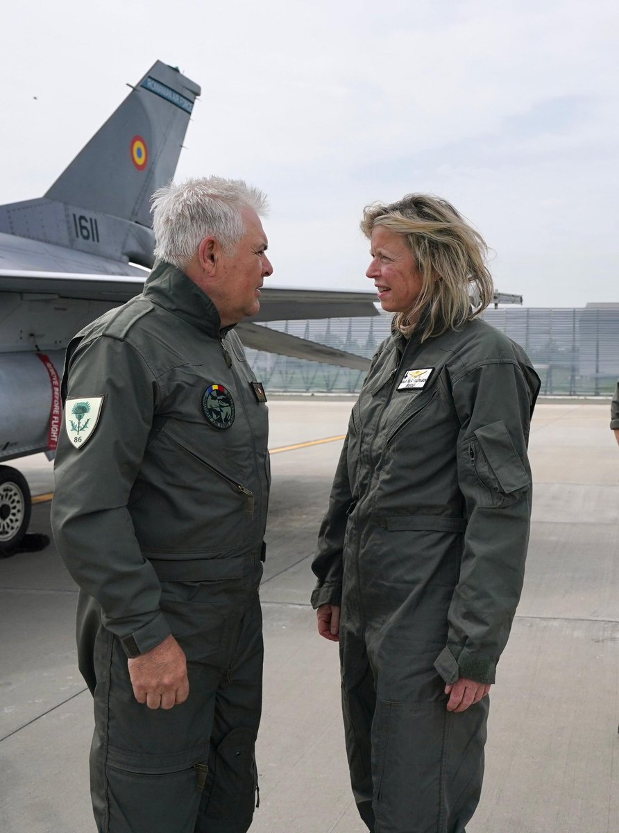 Commending the @DefensieMin Ollengren for her courage in flying aboard an F-16 upon arriving in Romania! 🛩️ Welcome! Just months after the F-16 Training Center opened, Romanian pilots are training, with plans to integrate Ukrainian pilots soon. #StrongerTogether