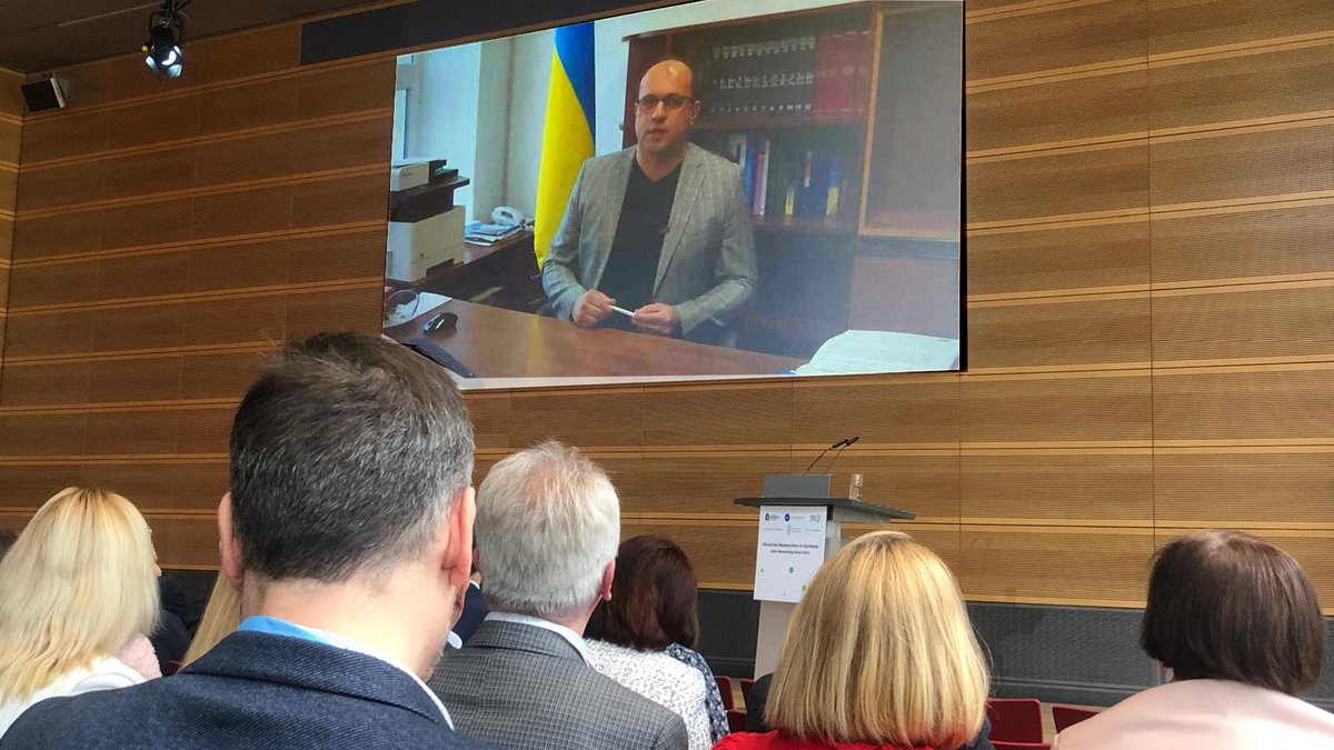 Denys Kurbatov, Deputy Minister of Education and Science of #Ukraine, emphasises that Ukraine is developing measures to help their researchers return home. He thanks Germany for the extensive support for Ukrainian researchers: “Let us keep working together!” #ScienceForUkraine