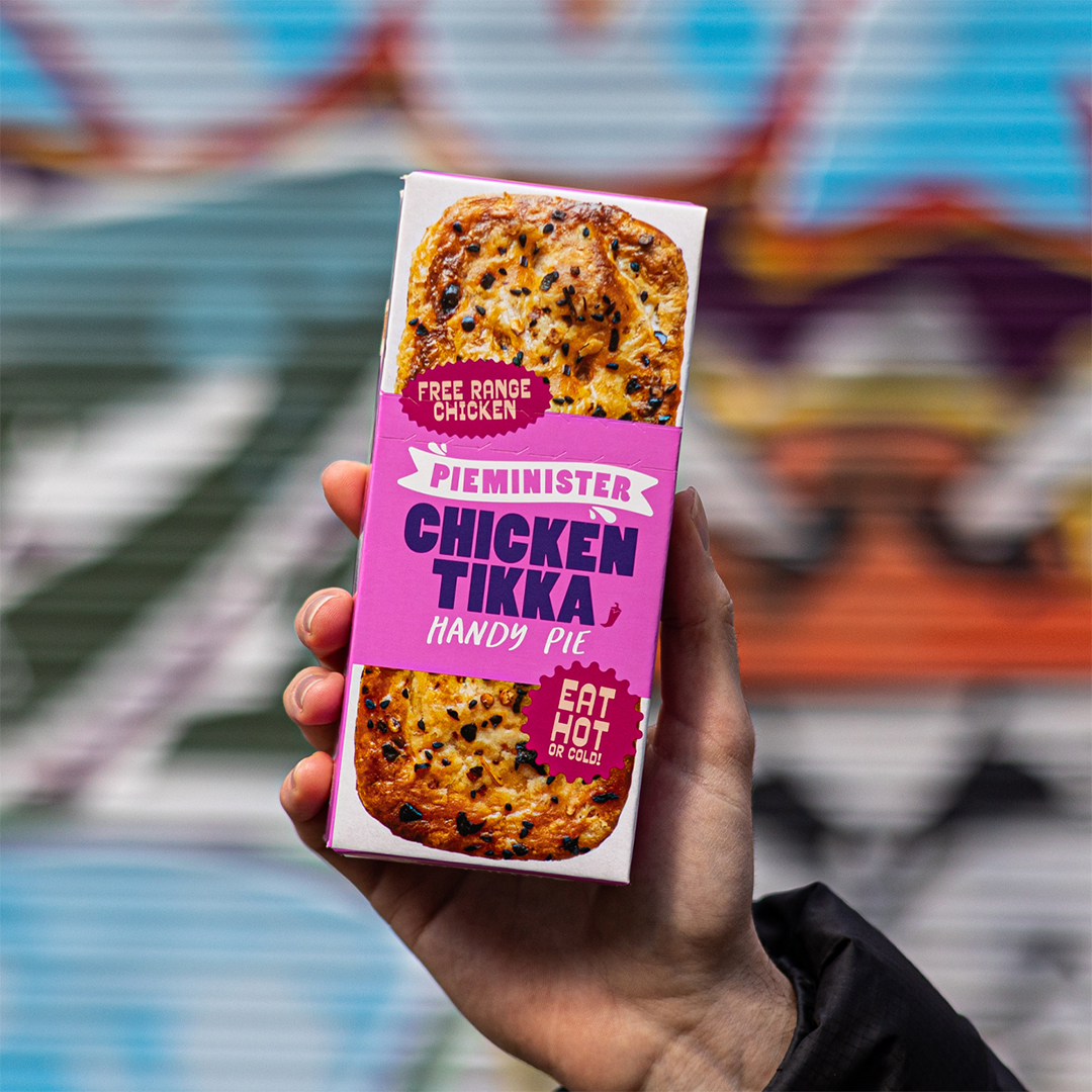 🚨🚨Introducing HANDY PIES🚨🚨 Deep filled & delicious, Handy Pies are here to revolutionise your lunchtime. Meet the line up 👇 🥩 Steak & Peppercorn 🧀 Cheese & Onion 🍗 Chicken Tikka 🌿 Vegan Banger & Bean Available now in @Ocado, launching in @Tesco soon👀