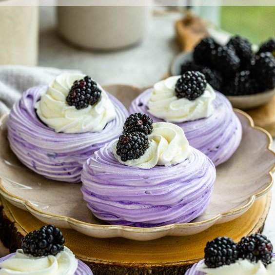 Blackberry Pavlovas
The crisp and delicate meringue shell is filled with a delicious blackberry jam, and topped with light and fluffy whipped cream and fresh blackberries😁