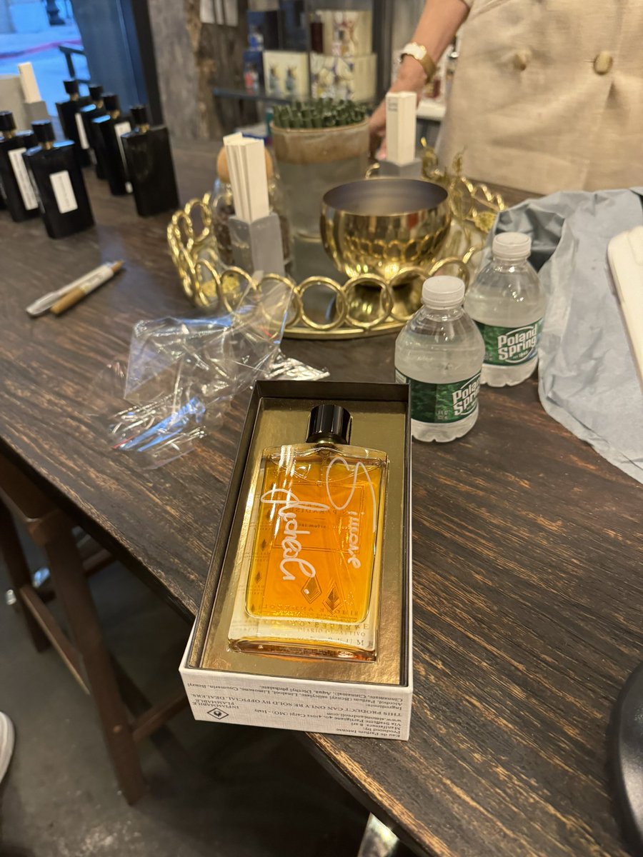 ehi_oz's tweet photo. Met the amazing Simeone Andreoli yesterday and celebrated the launch of his new fragrance “silver marble”. And no fragrance meetup is complete without linking up with my girl @funmimonet https://t.co/XrESIdHHSs