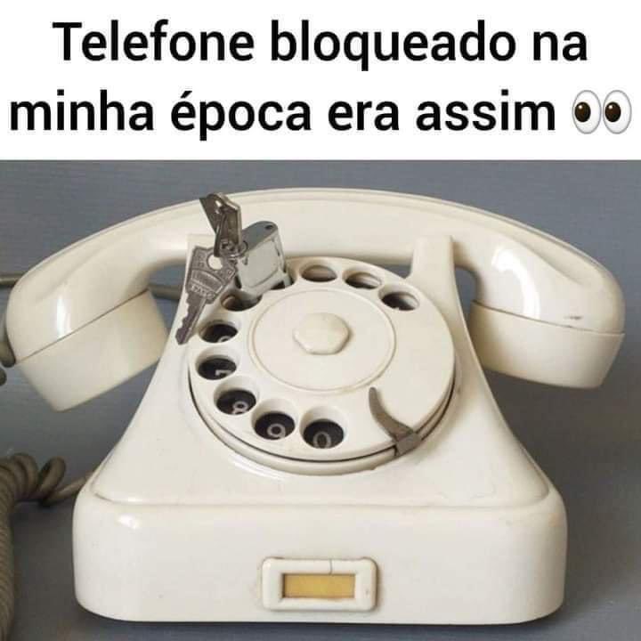 .. kkkk quem lembra ? esses telefones já foram considerados bens .. .. esse cadeadinho não impedia as ligações 😈