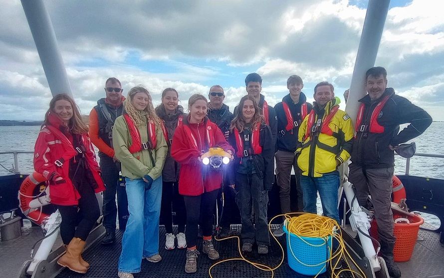 Great ROV session with the Marine Biology and Oceanography students this morning, surveying pollack, wrasse and lobster populations amongst new spring growth of infralittoral #kelp forests off Plymouth @RVFalconSpirit @PlymUni