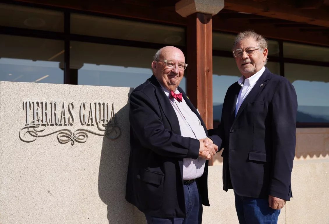 ACTUALIDAD 🆕 El Grupo Terras Gauda y Bodegas Gargalo acuerdan una alianza estratégica. 🍇 Aquí toda la información ⬇️ origenonline.es/actualidad/el-… #somosORIGEN #RiasBaixas #Alianza @TerrasGauda @bodegasgargalo