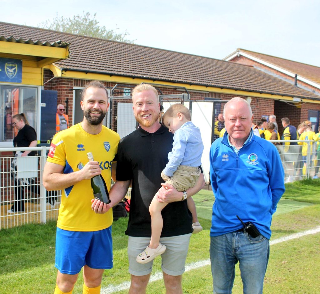 Canvey Island FC (@cifc) on Twitter photo ๐ | Oikos Storage Ltd 'Player Of The Month'
Slightly late with the photo, but congratulations to <a href="/ElliottRonto/">Elliott Ronto</a> who picked up the March award at our home match last Saturday ๐ ๐ | Oikos Storage Ltd 'Player Of The Month'
Slightly late with the photo, but congratulations to <a href="/ElliottRonto/">Elliott Ronto</a> who picked up the March award at our home match last Saturday ๐