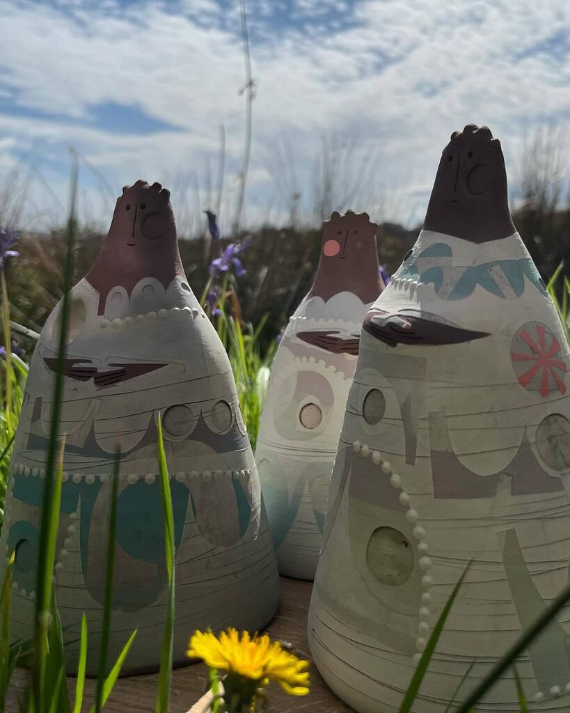 dreyworkshop's tweet photo. Nice for these ladies to dry in the spring sunshine ☀️ 

@evecampbelltextiles 
@hayshedgallery 

#ceramics
#pottery
#illustration
#folkart
#icon
#craftscotland
#argyll https://t.co/jcztgH0QgE https://t.co/2i7UO6MH2J