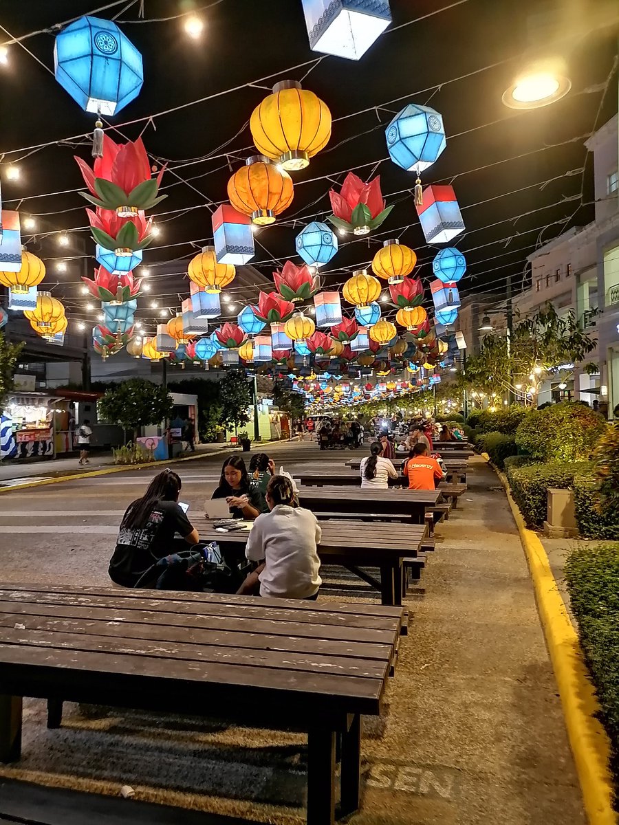 📍FESTIVE WALK
#iloilo #cuttie #FestiveWalkIloilo