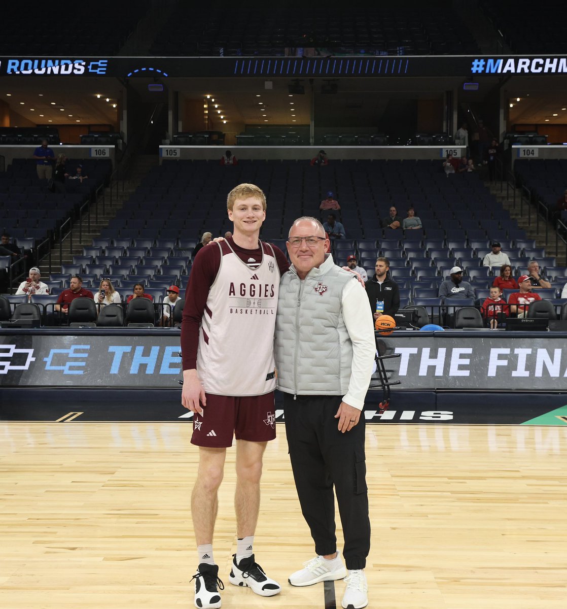 Happy 53rd Birthday🎂to 1️⃣of my favorites in the 🌎: <a href="/HaydenHefner5/">Hayden ²₂²</a> 

I 🙏🏾this is ur best 📆 yet

👁💜U>🌱🌿in the🌳🌴

I am grateful for your loyalty &amp; the sacrifices involved with having a 💺on ‘Team 🚌 #1️⃣’ the last 4️⃣ years! You have forced all of us to #getBETTER 👊🏽