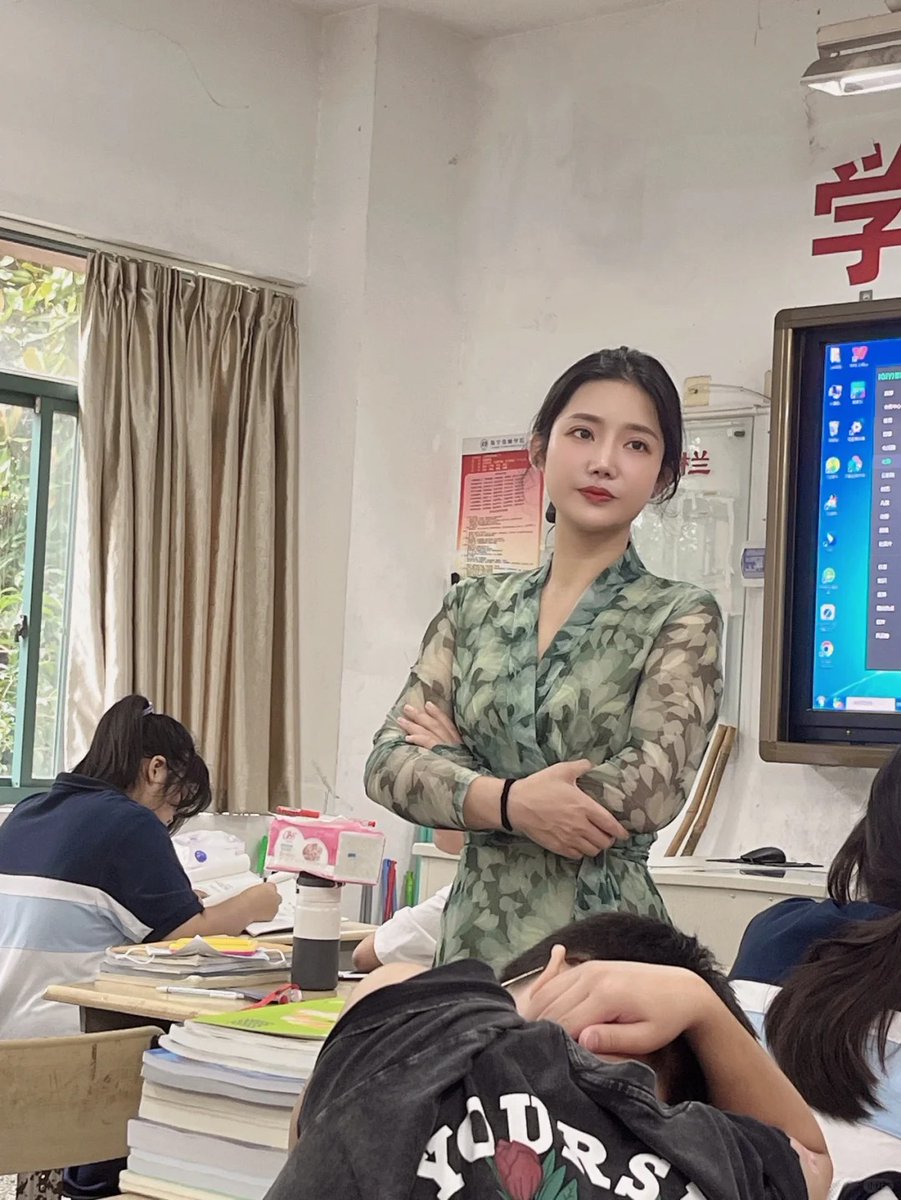 KristineDo87496's tweet photo. 不戴眼镜  和戴眼镜  你们喜欢怎样的 https://t.co/K7HQStXBTC