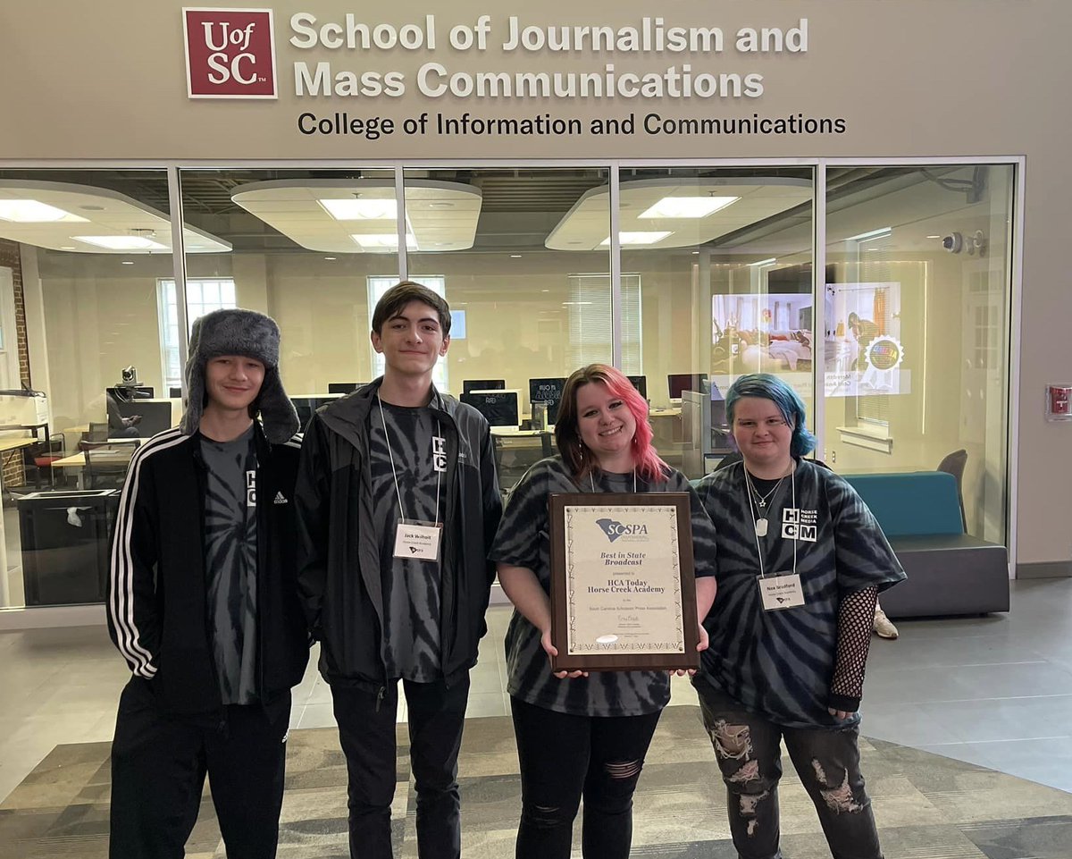 🎉Congrats to the student media team at Horse Creek Academy! They were recently recognized by the South Carolina Scholastic Press Association! The award went to HCA's media team for producing the best broadcast in the state!
#MyCharterSC #ChartersWork