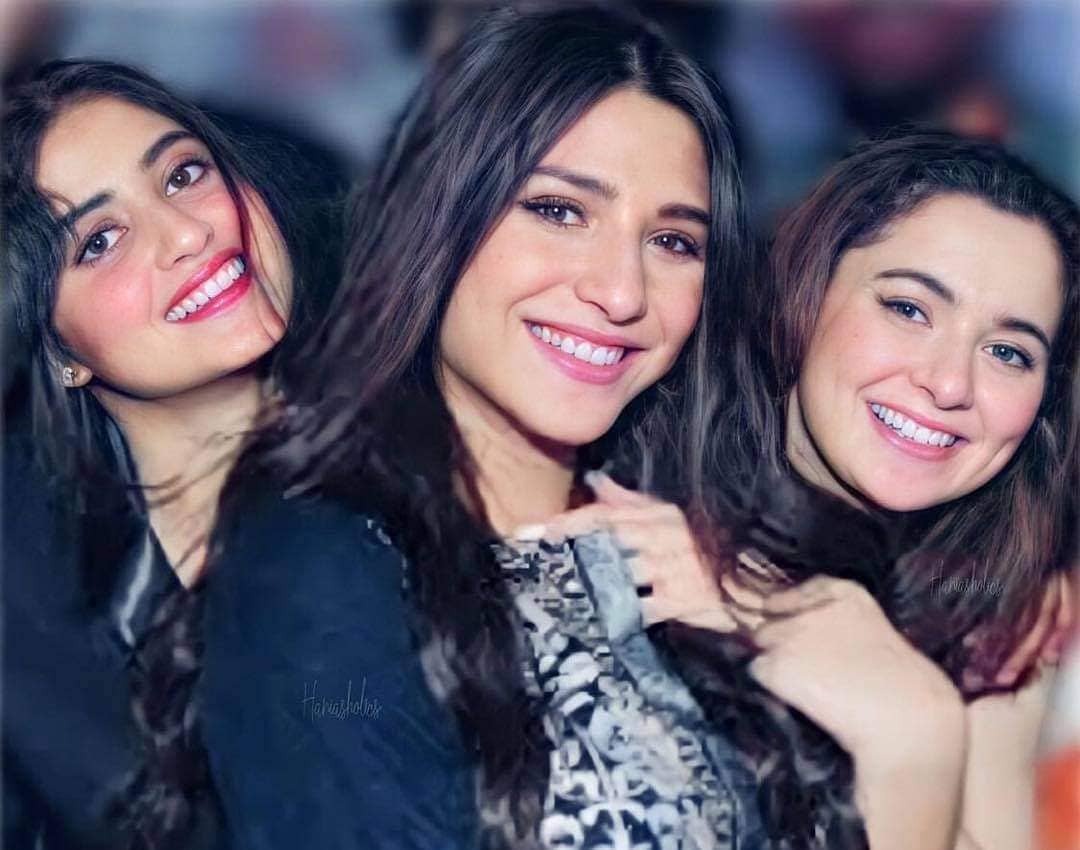 🤔Just imagine Sassi, Neha & Rumi as cousins + best friends in a drama together i swear it would be so CHAOTIC ever made 😭😂😂
[ #ORungreza #HumTum #Ishqiya ]
[ #SajalAly #RamshaKhan #HaniaAamir ]